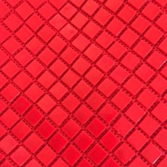 La Regale red mesh clutch. - Picture 2 of 5